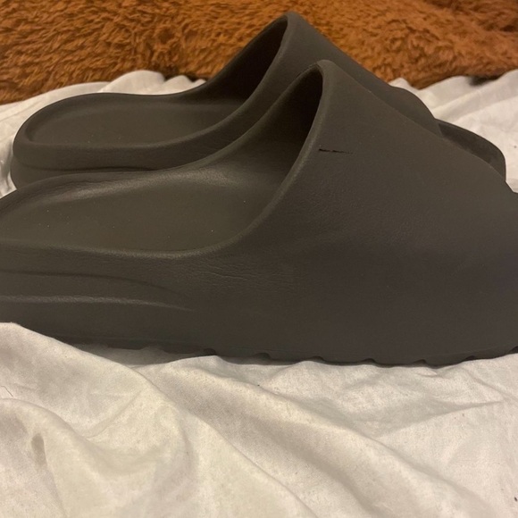 Yezzy slides - Picture 3 of 3